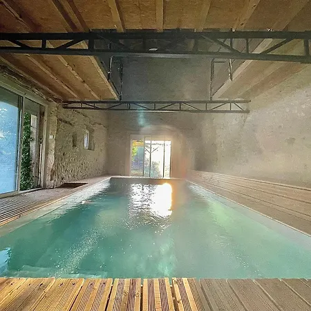 Zen Dans Avec Piscine Interieure Et Jardin Bed & Breakfast 3*
