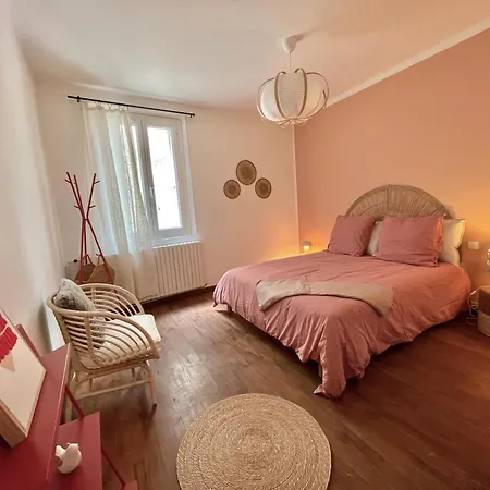 Zen Dans Avec Piscine Interieure Et Jardin Bed & Breakfast 3*