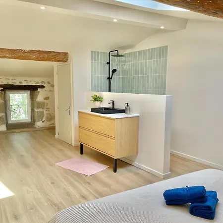 Zen Dans Avec Piscine Interieure Et Jardin 3*